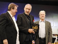Pete Townshend с награда Les Paul...